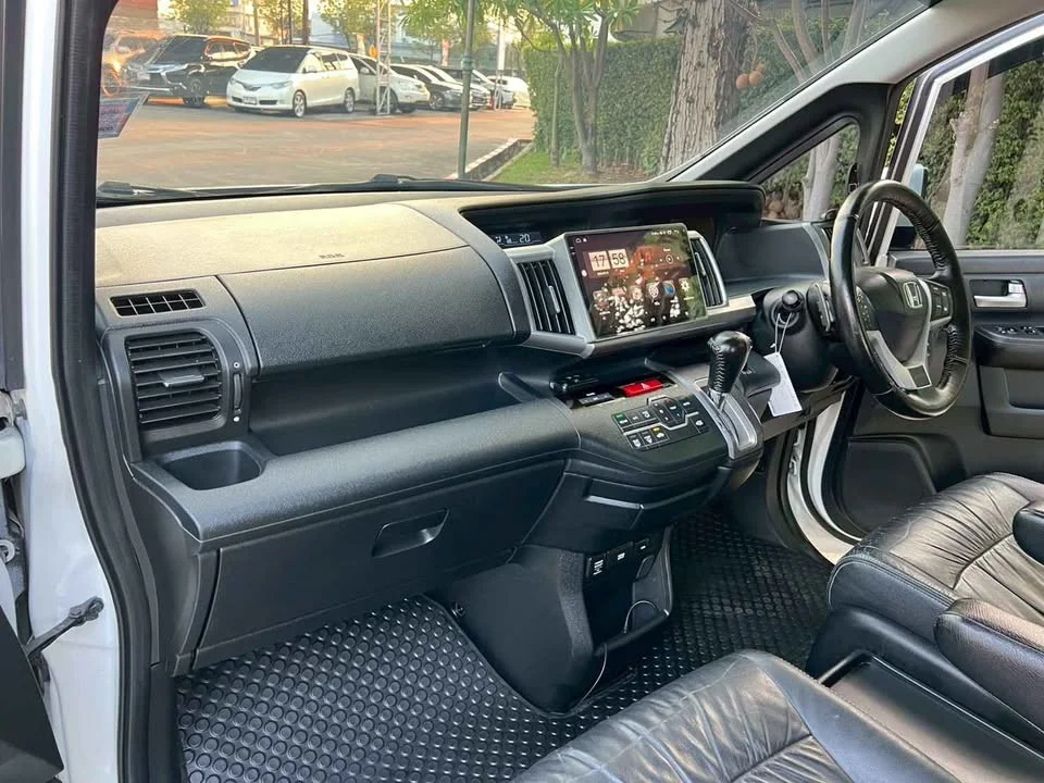 2013 Honda Stepwgn IV 3