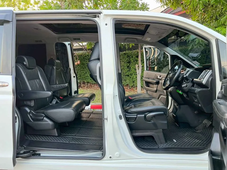 2013 Honda Stepwgn IV 2