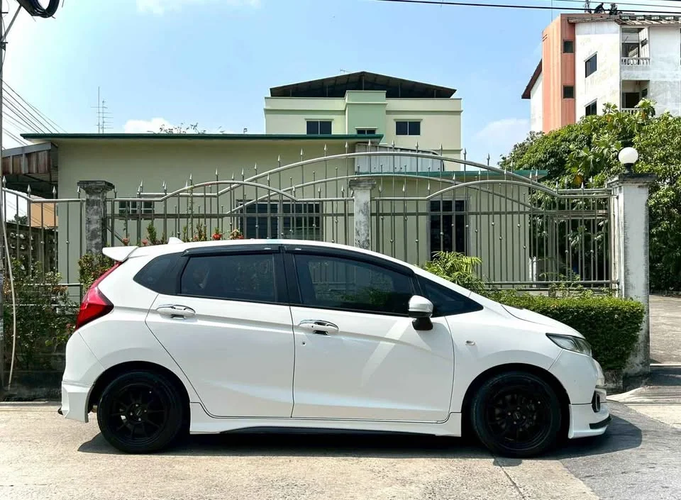 2020 Honda Jazz III 2