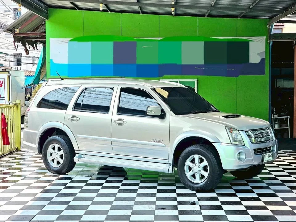 2007 Isuzu MU-7 3