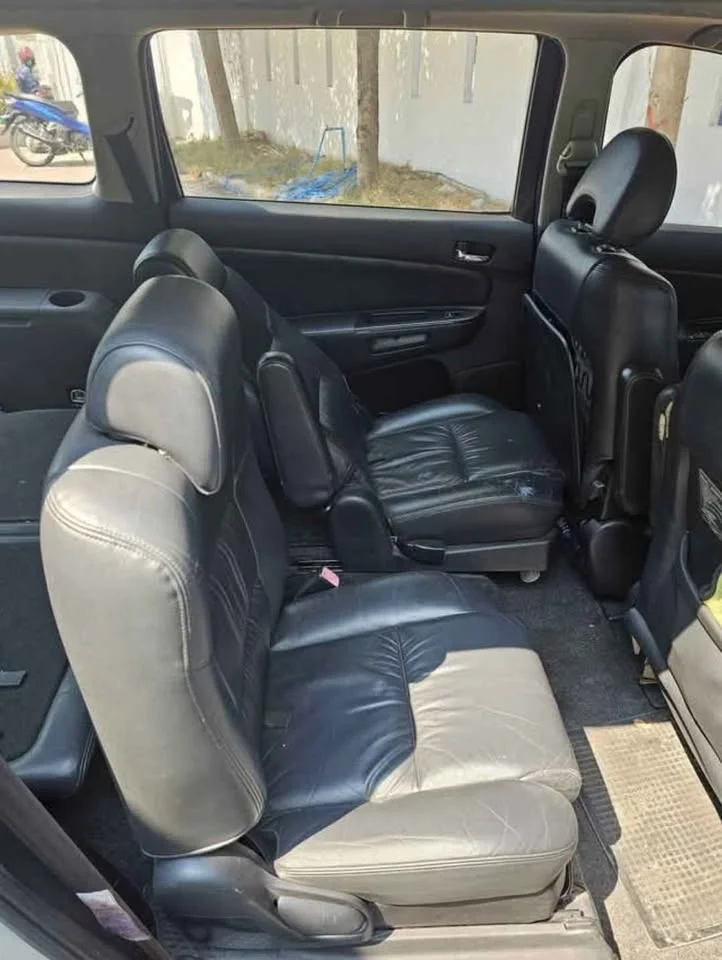 2004 Toyota Wish I 3