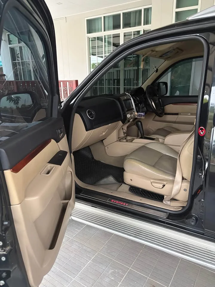 2010 Ford Everest I 3