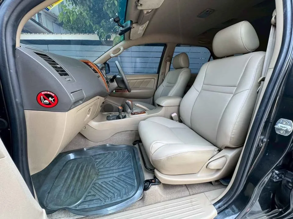 2010 Toyota Fortuner I 3