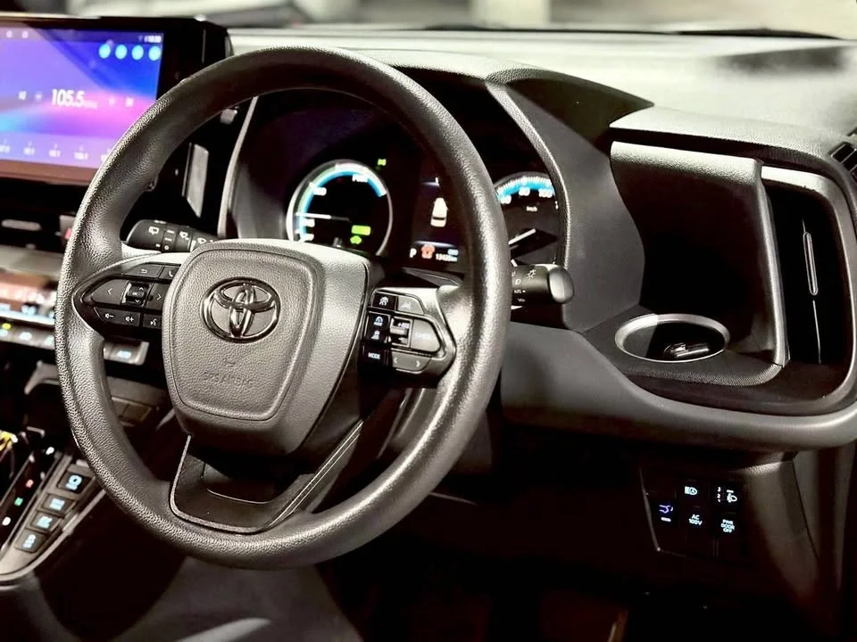 2024 Toyota Voxy IV 3