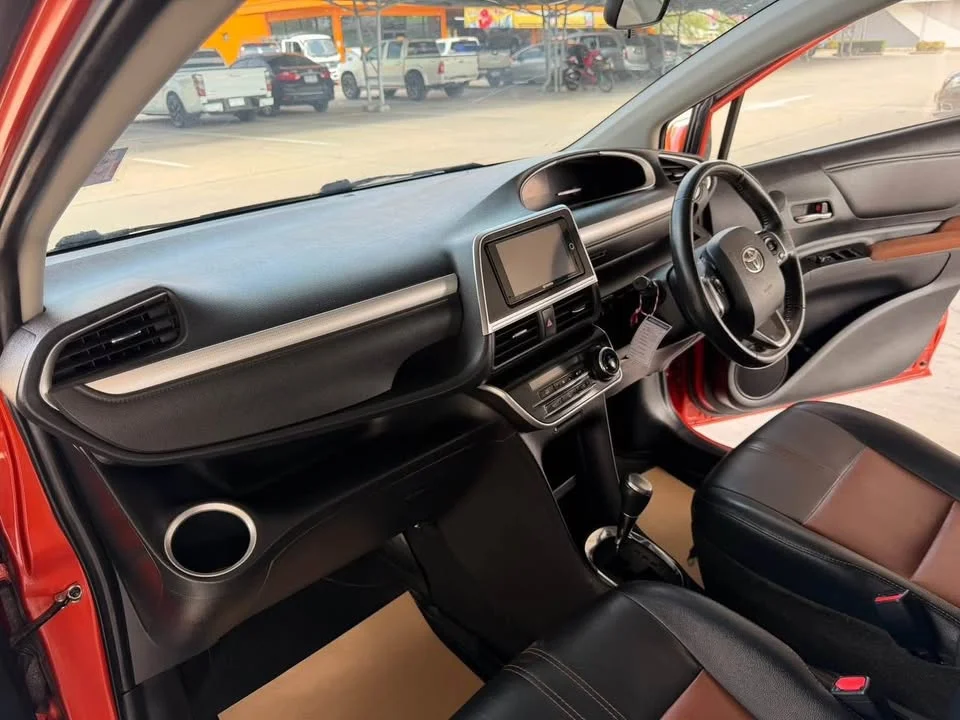 2018 Toyota Sienta II 3