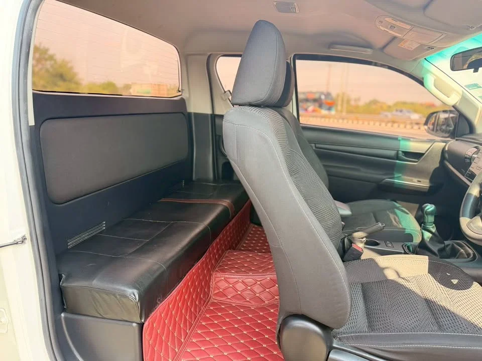 2020 Toyota Hilux VIII 2
