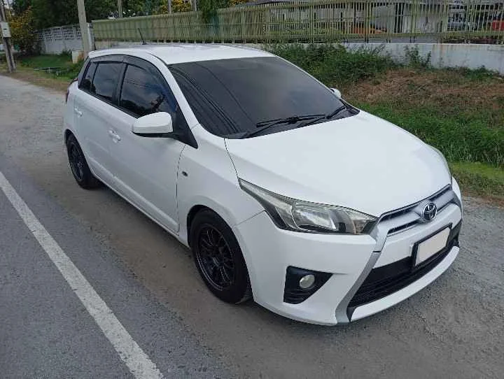 2015 Toyota Yaris III 3