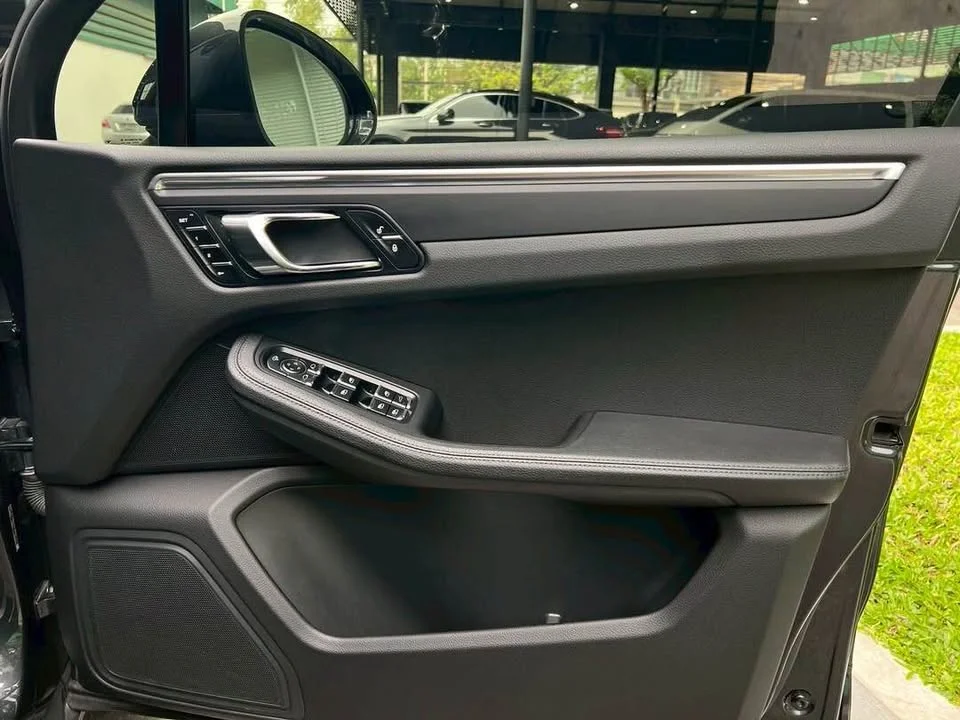 2017 Porsche Macan I 2