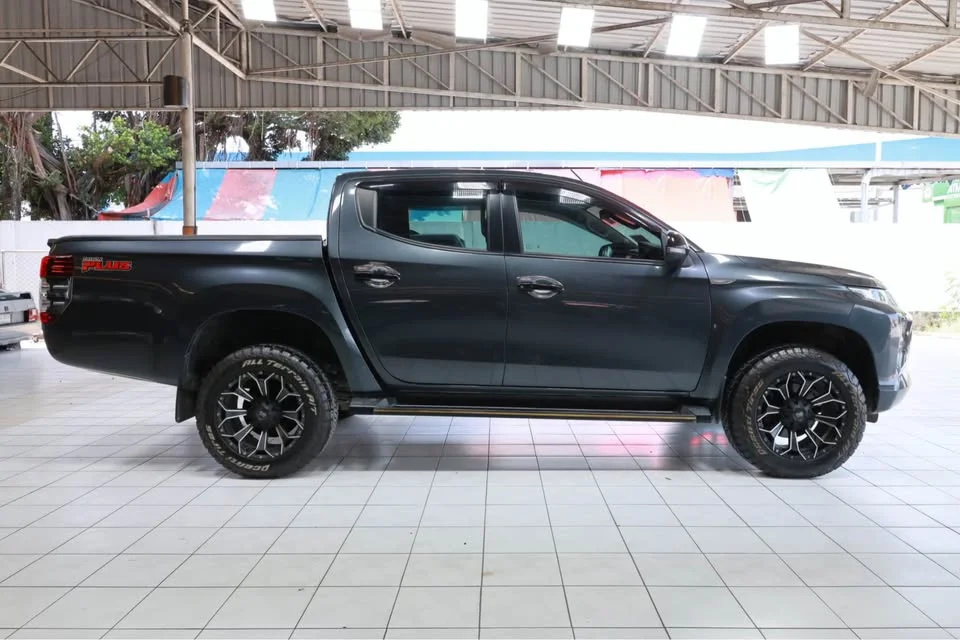 2023 Mitsubishi Triton V 3
