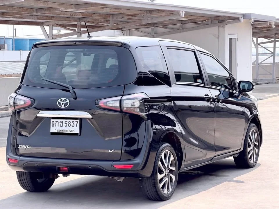 2019 Toyota Sienta II 3