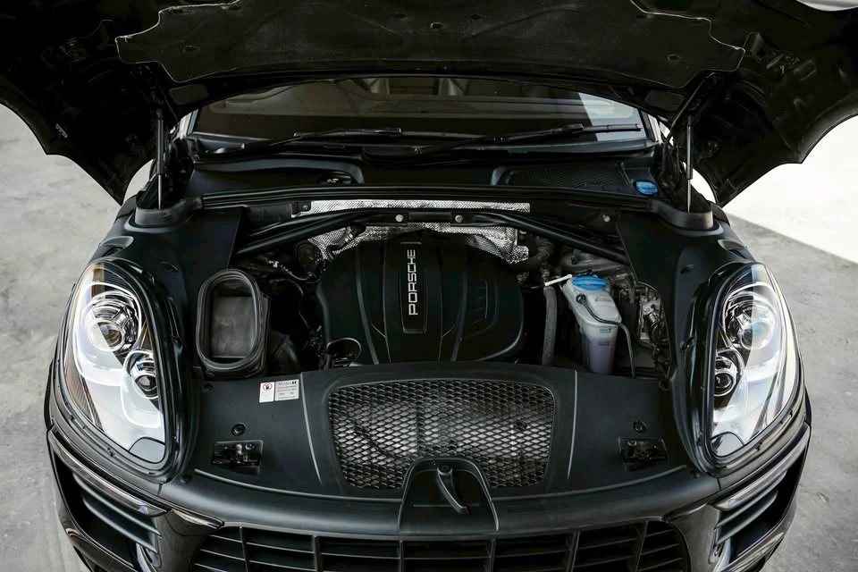 2016 Porsche Macan I 2