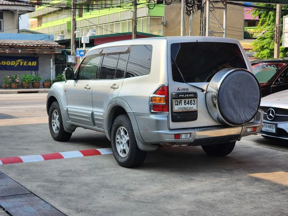 2000 Mitsubishi Pajero III 2