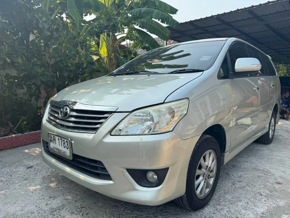 2011 Toyota Innova I 2