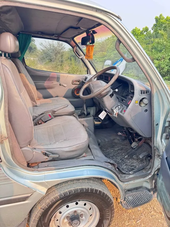1997 Toyota Commuter IV (H100) 3