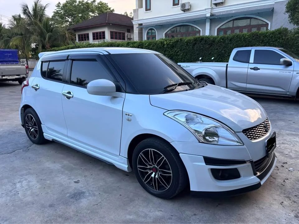 2012 Suzuki Swift II 3