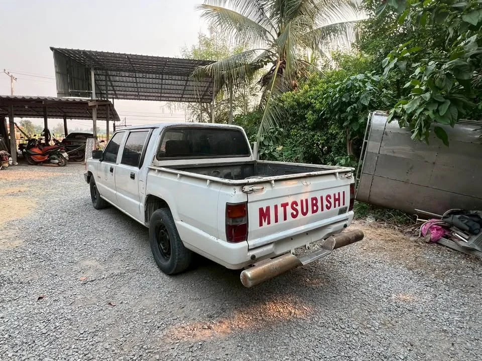 1994 Mitsubishi Triton II 3