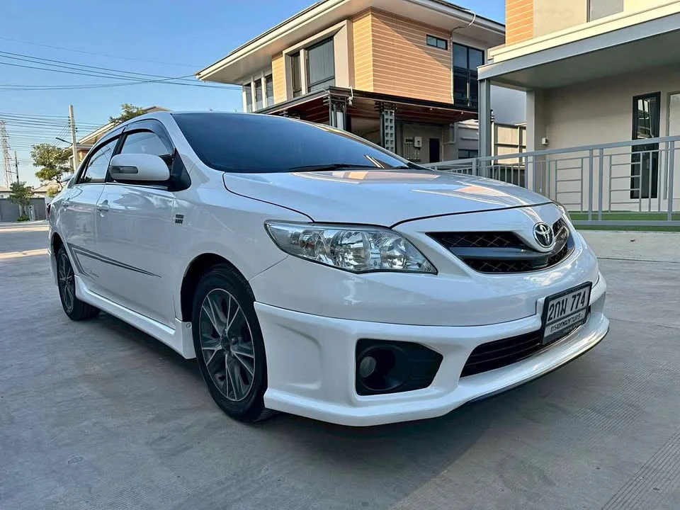 2013 Toyota Corolla Altis X (E140) 3