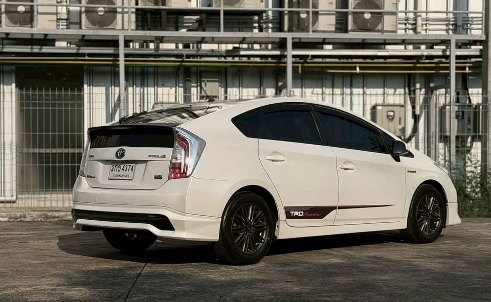 2013 Toyota Prius III 3