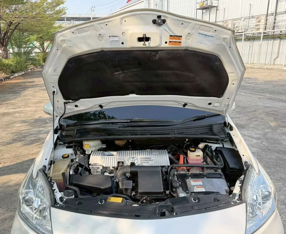 2013 Toyota Prius III 2