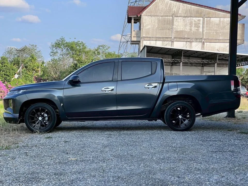 2022 Mitsubishi Triton V 3