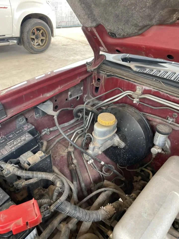 2004 Nissan Frontier I 3