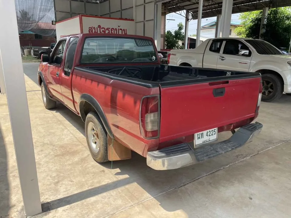 2004 Nissan Frontier I 2