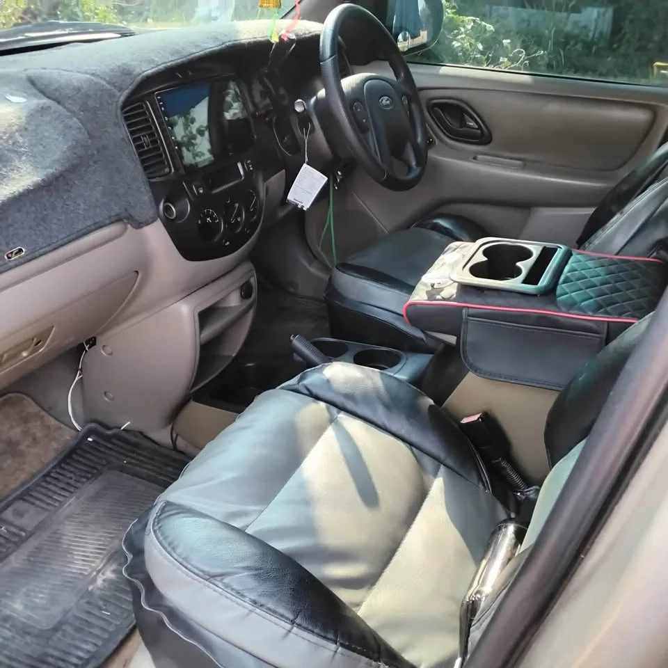 Ford Escape I 2