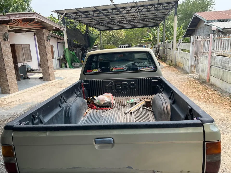 2005 Mitsubishi Triton II 2