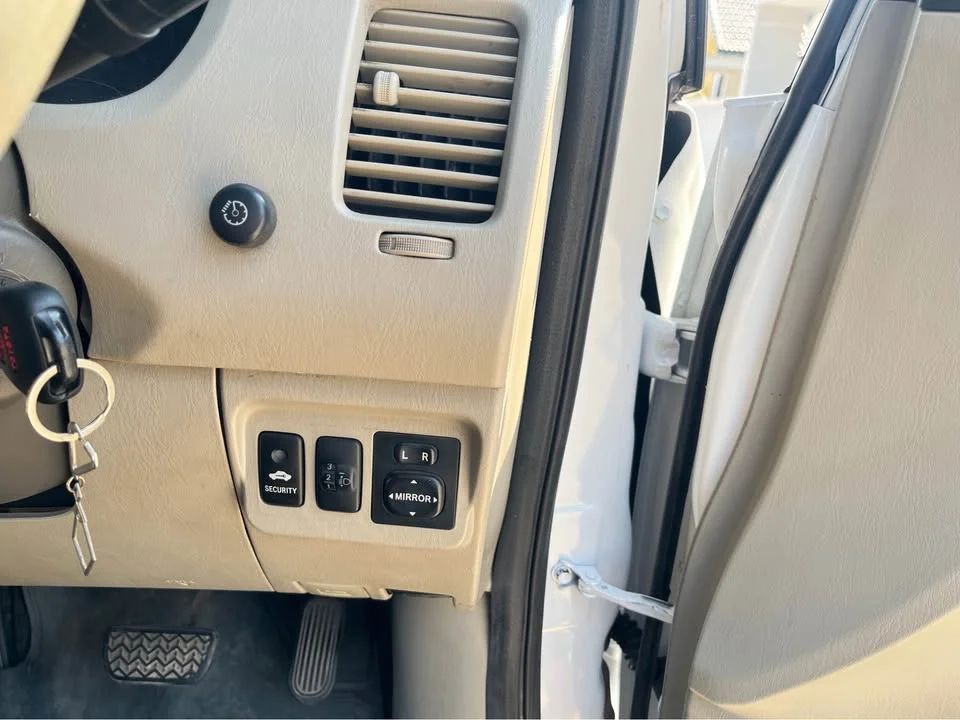 2012 Toyota Innova I 2