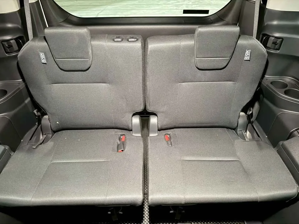 2025 Toyota Voxy IV 3