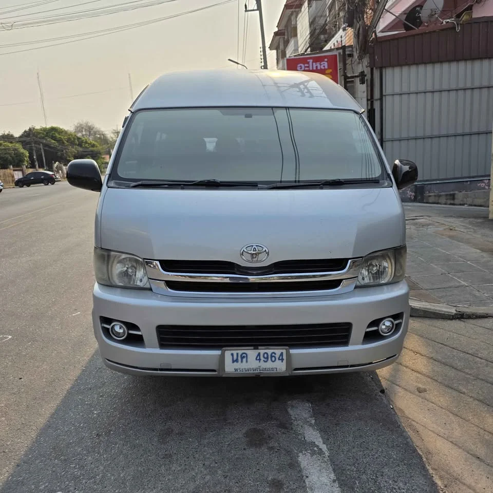 2010 Toyota Commuter V (H200) 3