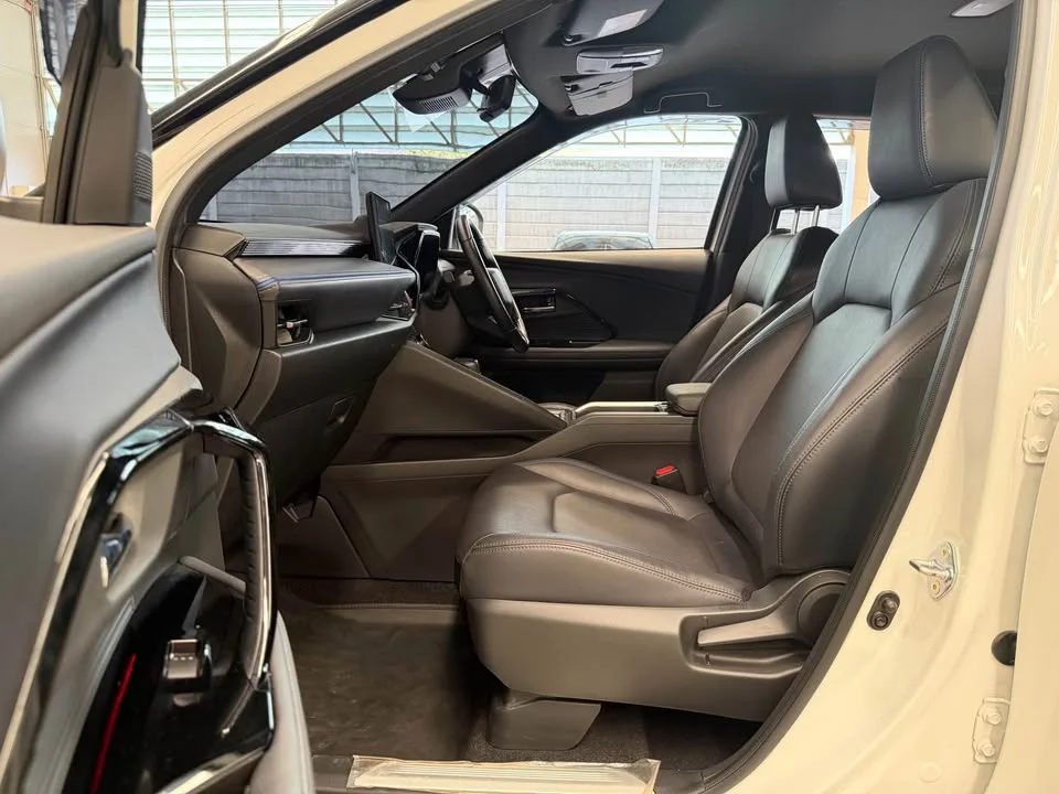 2023 Toyota Yaris Cross AC200 3
