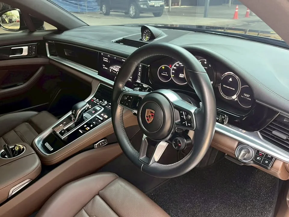 2017 Porsche Panamera II 2