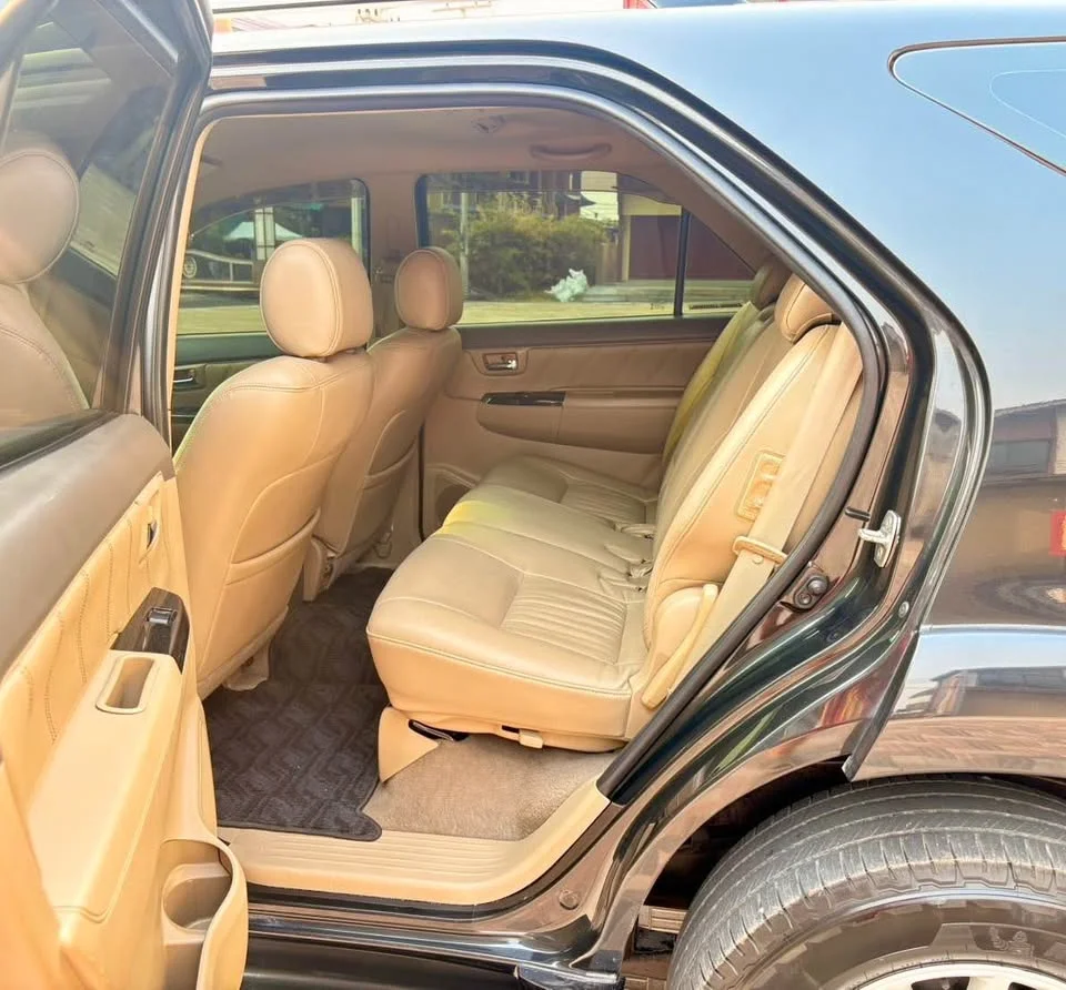 2011 Toyota Fortuner I 3