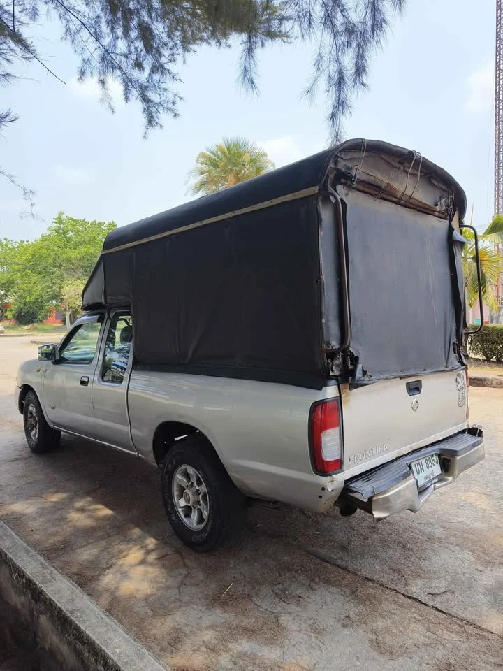 2005 Nissan Frontier I 3