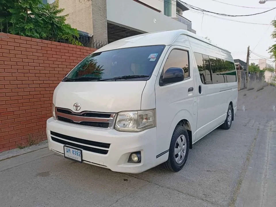 2013 Toyota Commuter V (H200) 2
