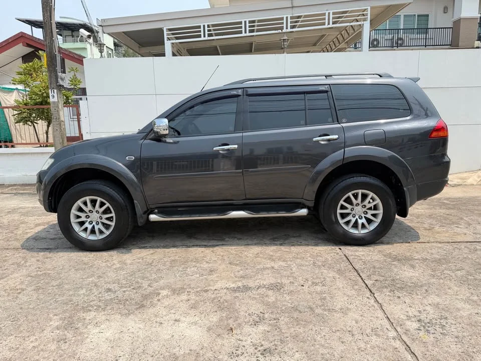 2013 Mitsubishi Pajero Sport II 2
