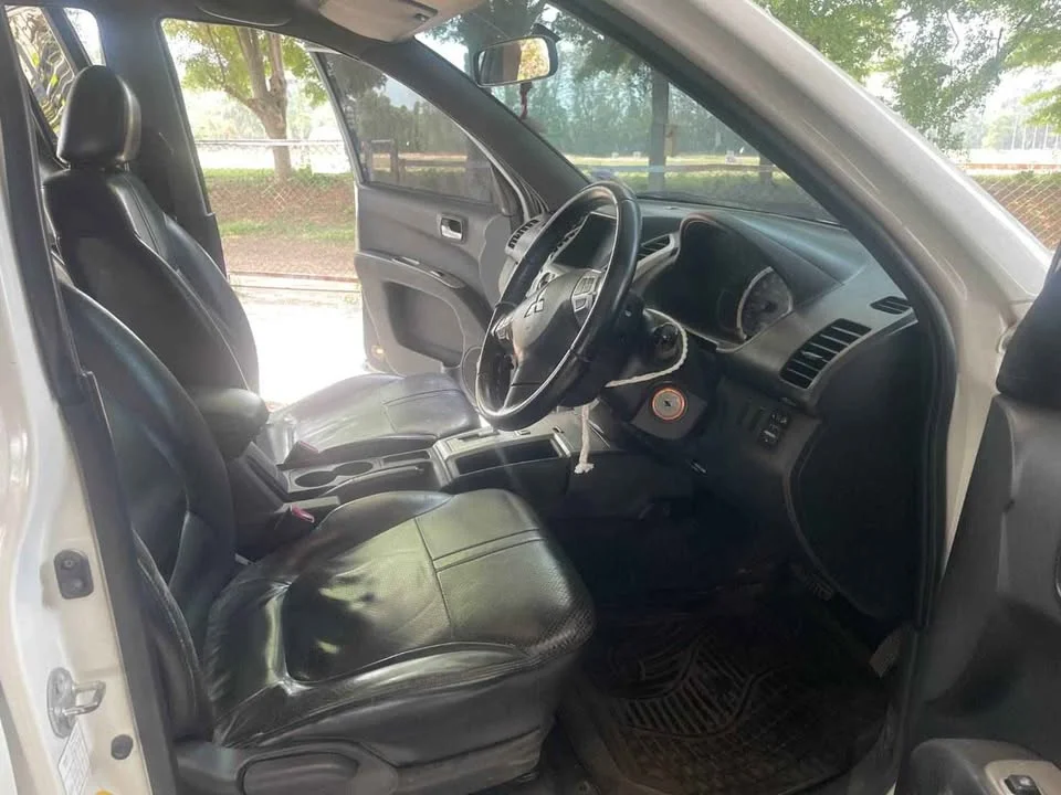 2012 Mitsubishi Triton IV 2