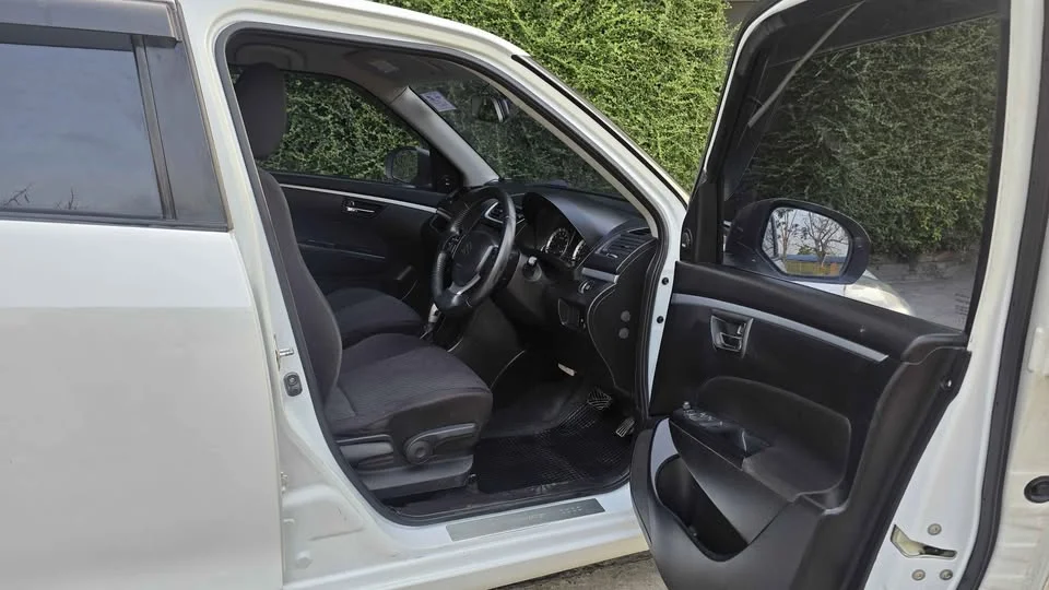2012 Suzuki Swift II 3