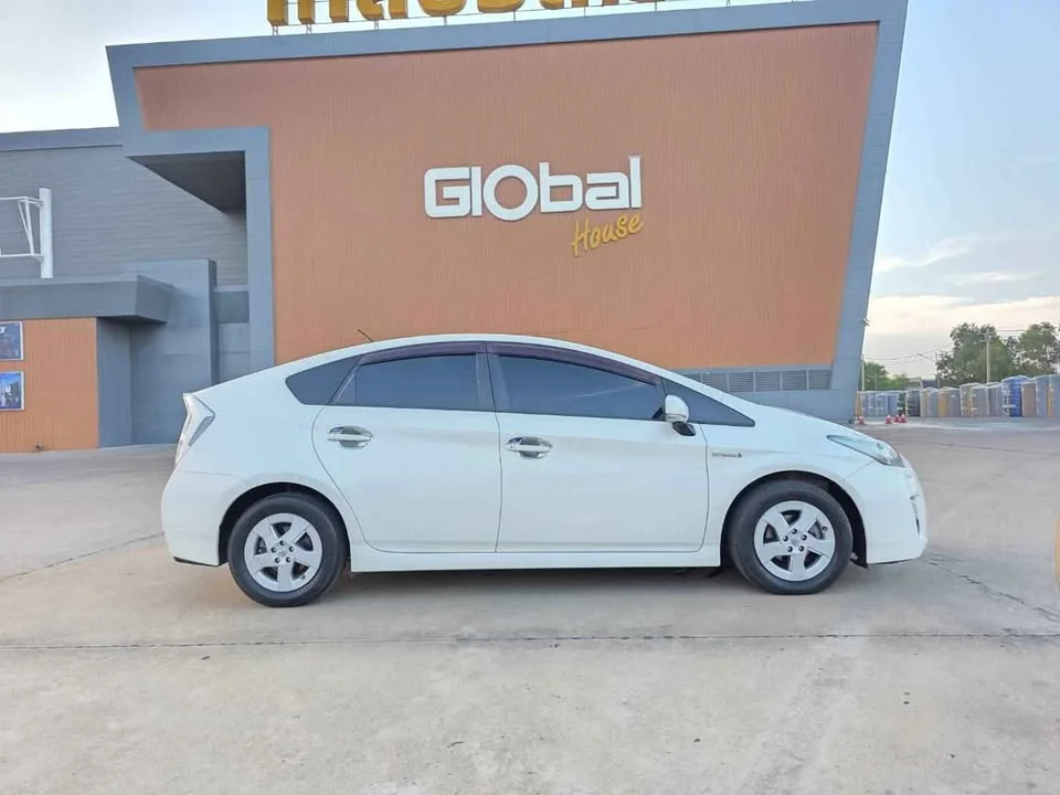 2012 Toyota Prius III 2