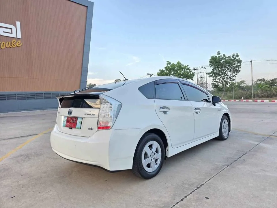 2012 Toyota Prius III 3