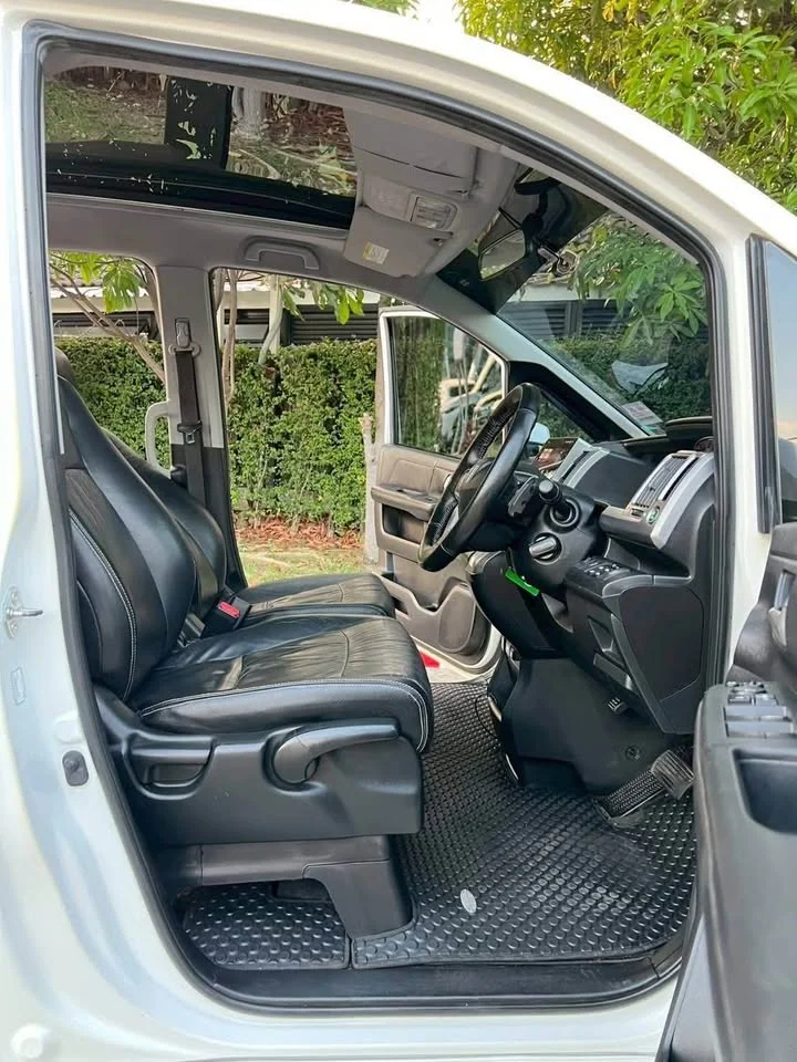 2014 Honda Stepwgn IV 2