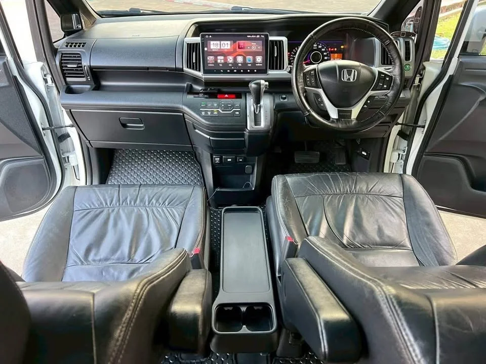2014 Honda Stepwgn IV 3