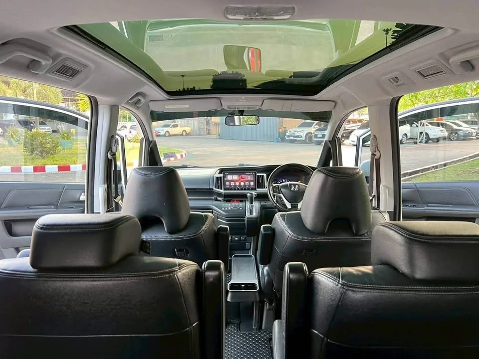 2014 Honda Stepwgn IV 3