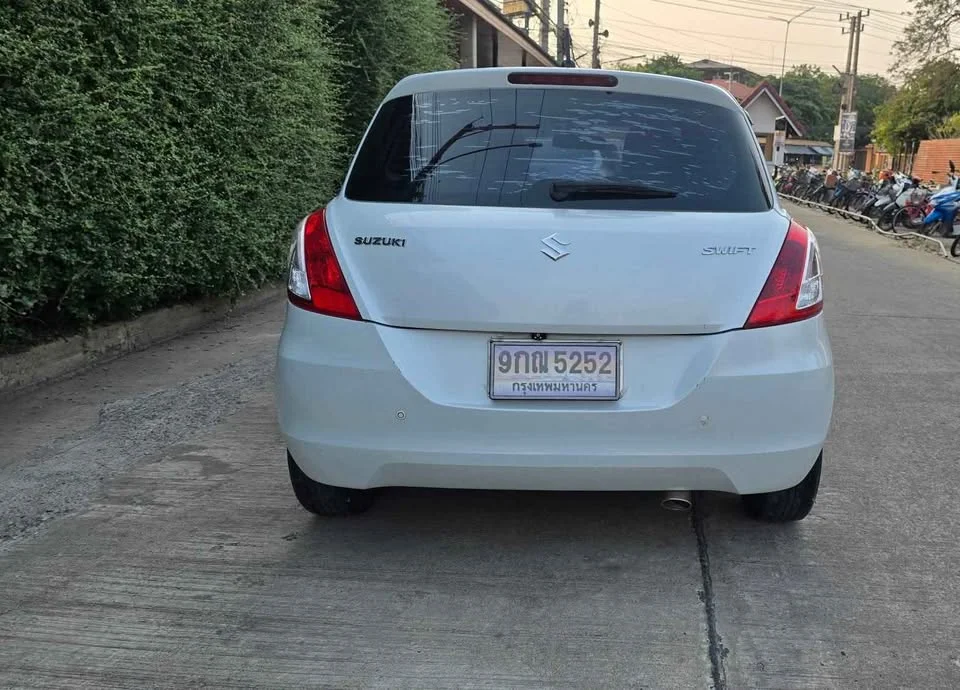 2012 Suzuki Swift II 2