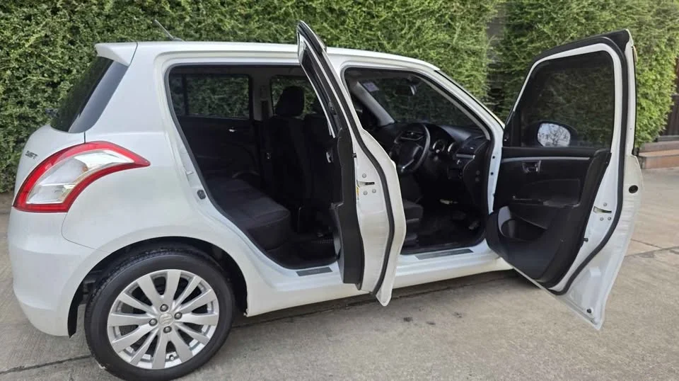 2012 Suzuki Swift II 3