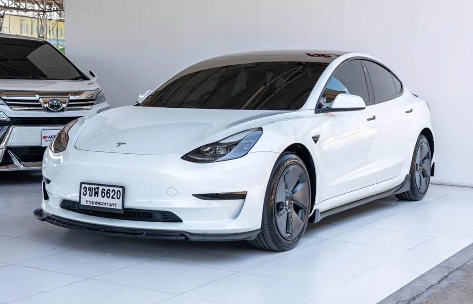 2023 Tesla Model 3 2