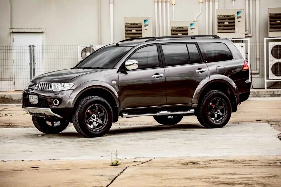 2011 Mitsubishi Pajero Sport II 2
