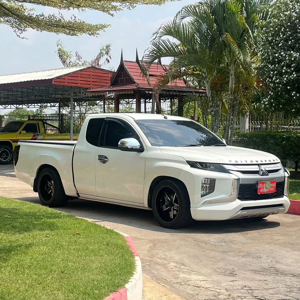 2022 Mitsubishi Triton V 2