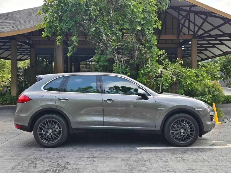 2010 Porsche Cayenne II 2